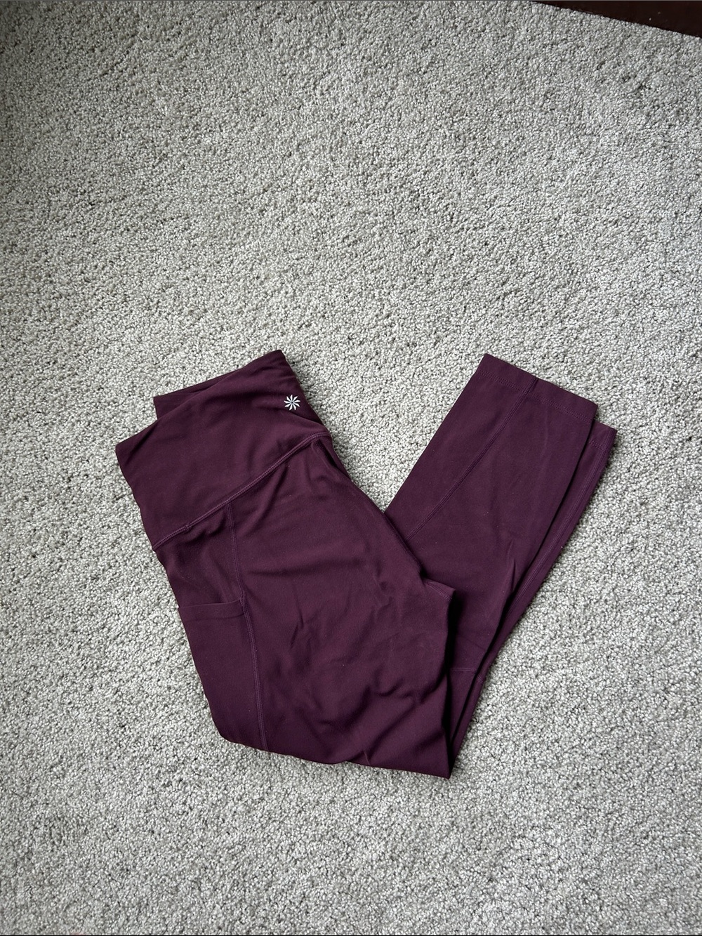 Athleta Women’s Burgundy High-Waist Elation Capri Leggings / pockets